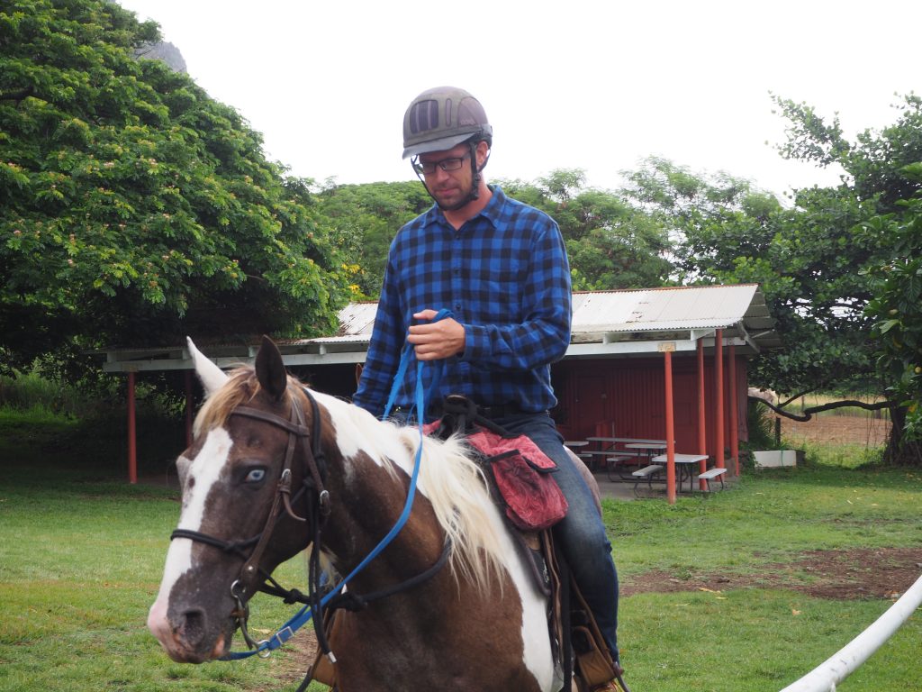 ハワイ　馬　乗馬体験
